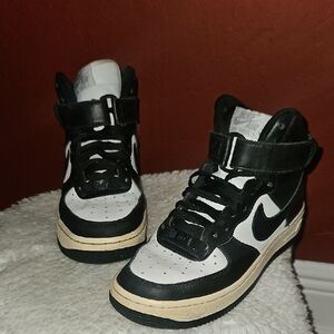 Nike Women's Black and White Athletic Shoes